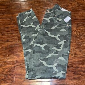 NEW Maurices Women's Green Camouflage Skinny Jegging Pants Small